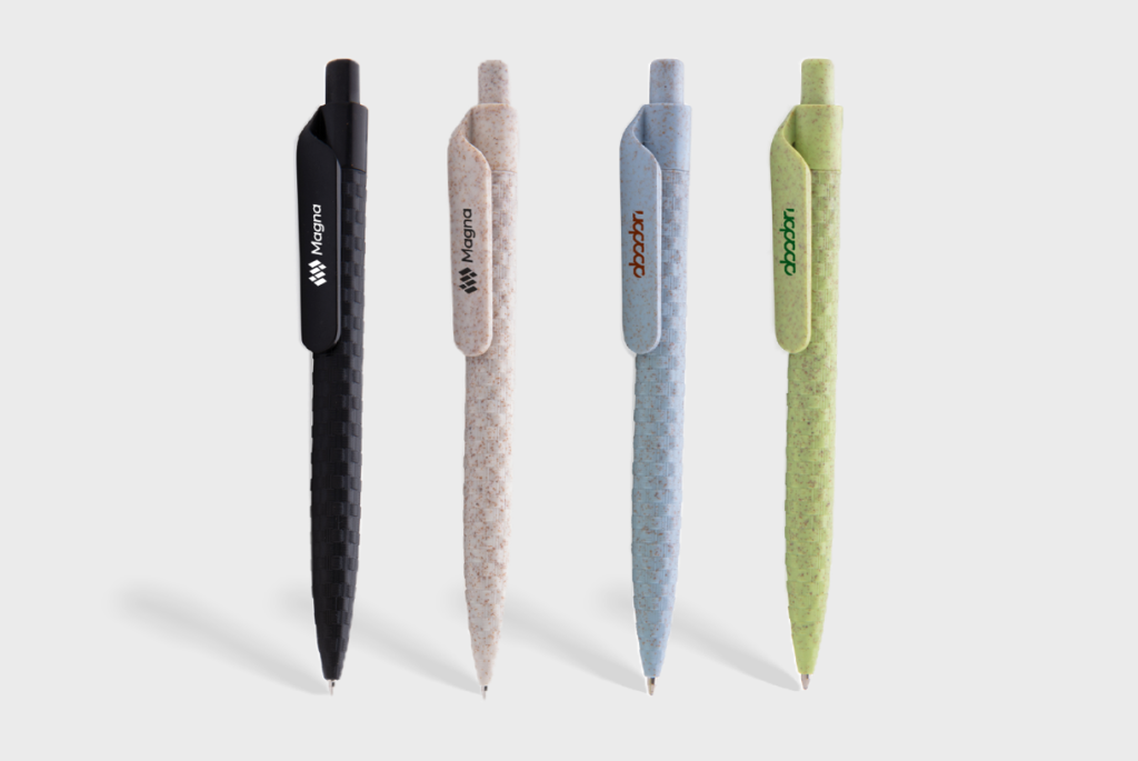 Wheat straw pen