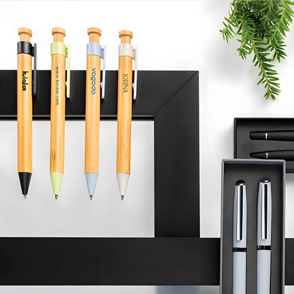 Bamboo pen with wheat straw clip
